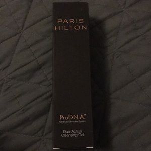 Paris Hilton ProD.N.A Dual-Action Cleansing angel